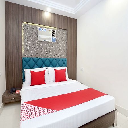 Oyo 12354 Hotel Sangreela Amritsar Exterior foto