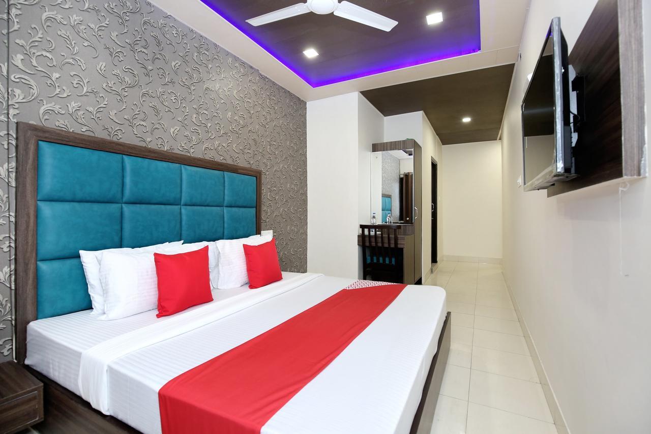 Oyo 12354 Hotel Sangreela Amritsar Exterior foto