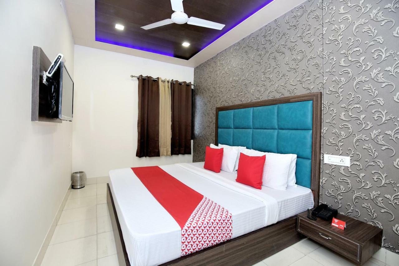 Oyo 12354 Hotel Sangreela Amritsar Exterior foto