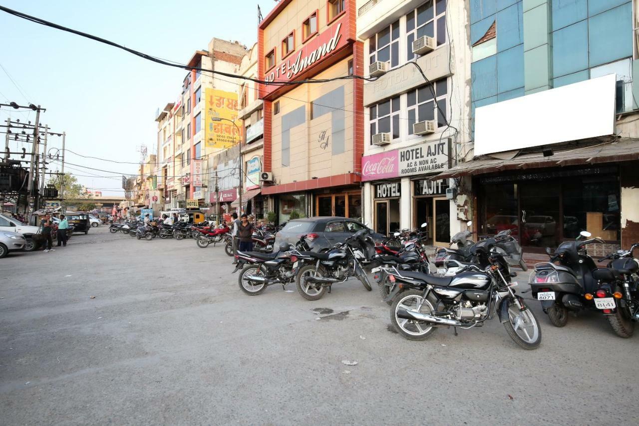 Oyo 12354 Hotel Sangreela Amritsar Exterior foto